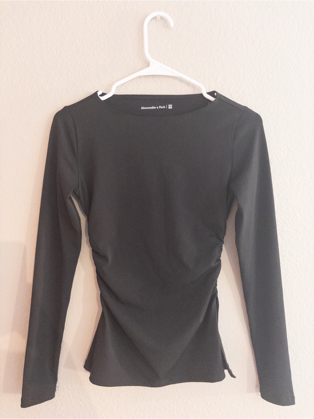Abercrombie & Fitch Black Long-Sleeve Ruched Side Tee